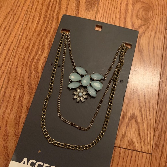 Layered Necklace - Picture 2 of 3